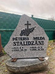 Granīta pieminekļi 