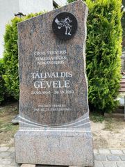 Granīta pieminekļi 