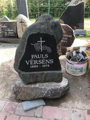 Granīta pieminekļi 