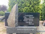 Granīta pieminekļi 