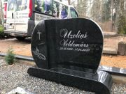 Granīta pieminekļi 