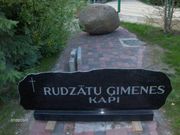 Granīta pieminekļi 2