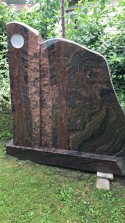 Granīta pieminekļi 